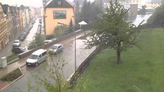 preview picture of video 'Greiz - Überflutete Straße nach heftigem Regenschauer'