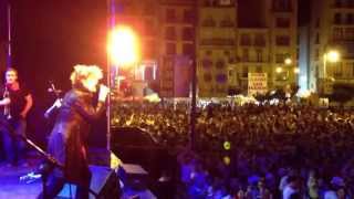 Walking on Sunshine (2) - Katrina Leskanich - San Fermin Festival