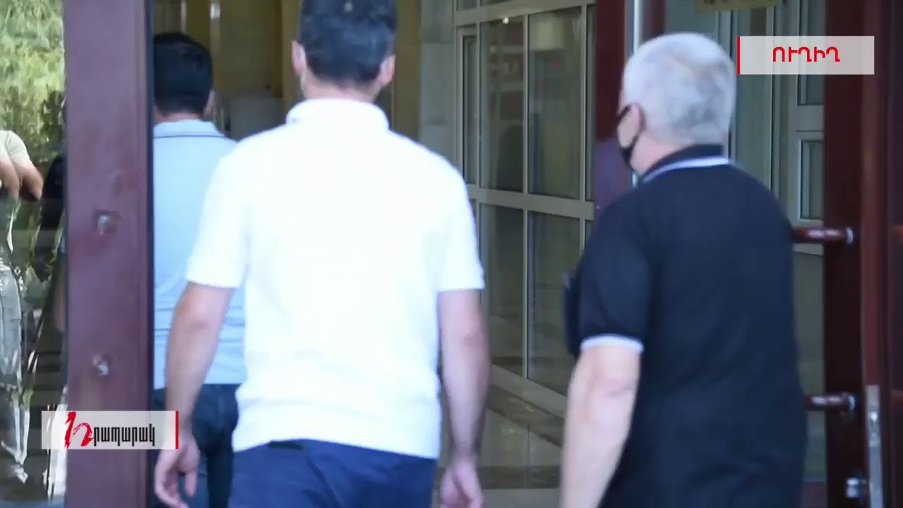 Լրագրողներին չեն թողնում ԵՊՀ. Ուղիղ