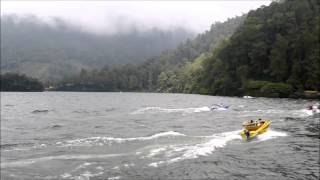 preview picture of video 'Speed Boat Racing at Sarangan Lake - Magetan, Indonesia'