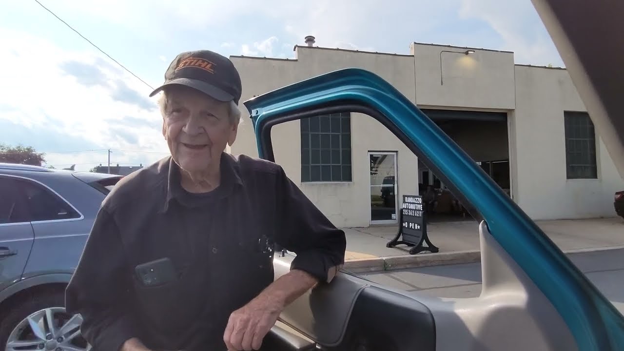 Chuck's 1995 Mazda B4000 pickup truck (Ford Ranger) walk ...