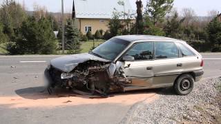 preview picture of video 'Zderzenie dwóch samochodów w Bajdach'