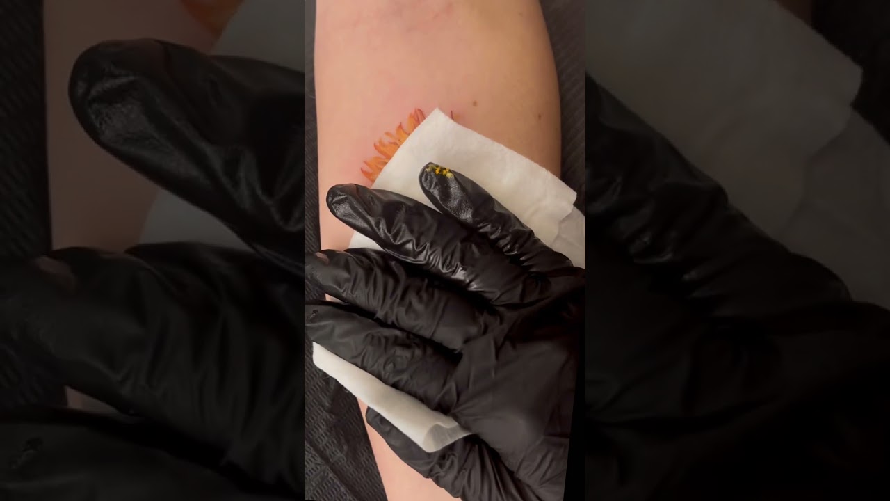 Sunflower🌻👩🏻‍🎨 / @abii_tattoo