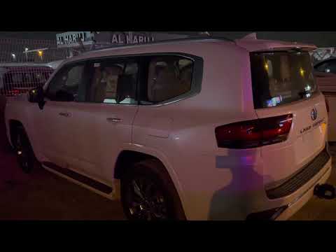 The New Land Cruiser VX.R White