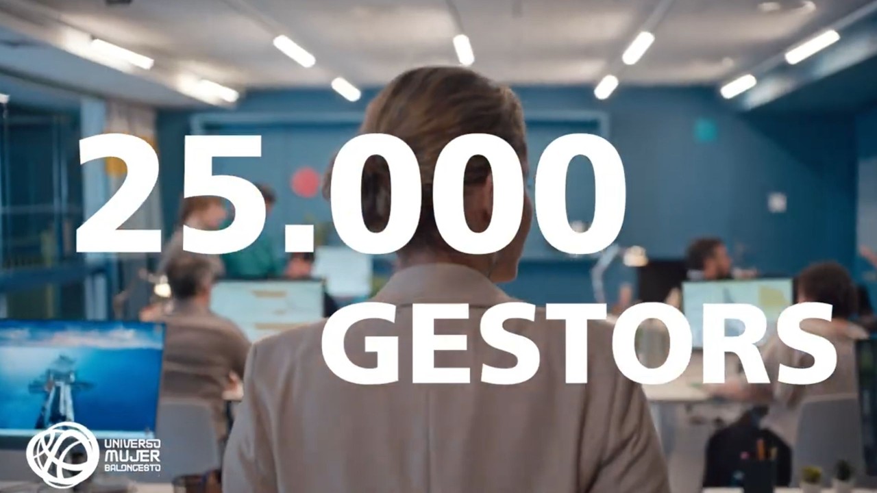 V&iacute;deo de campanya en qu&egrave; diverses persones utilitzen els diferents serveis d&rsquo;atenci&oacute; al client de CaixaBank