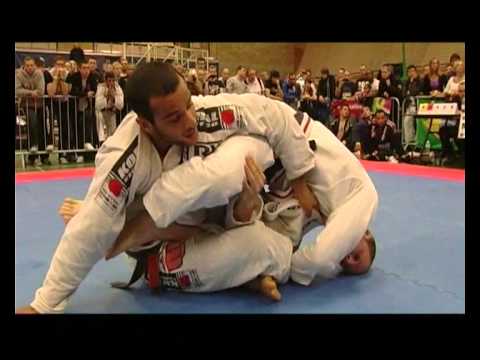 Andy Roberts V Marco Canha