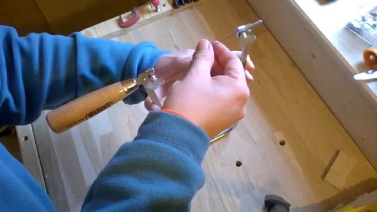 Changer la lame d'une scie à chantourner