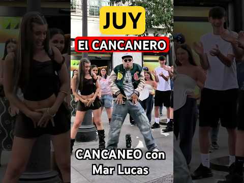 Juy el Menda competes with singer Mar Lucas in front of the kids.