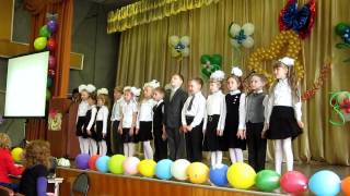 preview picture of video 'Первоклассники - выпускникам 2012 г.'