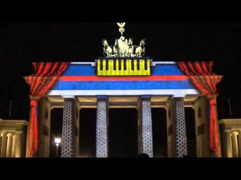 Das Brandenburger Tor in Berlin beim Festival of Lights 2015