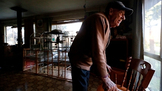 Oroville: Residents refuse to leave despite evacuation order