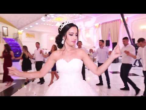 Nje valle e bukur e çiftit simpatik Eva & Valentin 2018