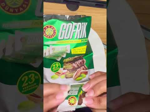 Gofrik milk chocolate & pistachio wafer #asmr #chocolate #pistachio #youtubeshorts