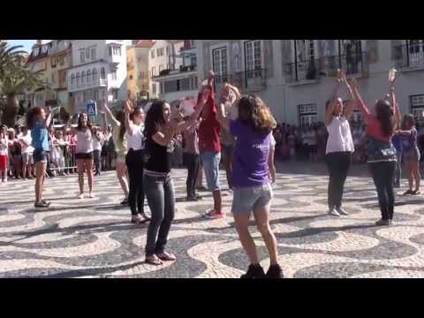 MEGA FLASH MOB - Baía de Cascais 25 de Abril