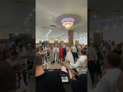 Halid Bešlić na svadbi u Brčkom - Prvi poljubac