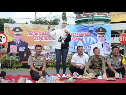 Jagong bareng Bupati dan Kapolres bersama masyarakat di halaman polsek kota Kendal.