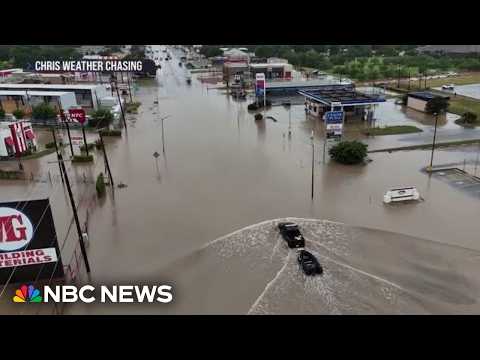 Dangerous floods prompt rescues in Texas