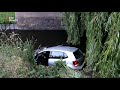 Oeps...automobilist rijdt Utrechtse fortgracht in [RTV Utrecht]