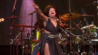 Fantasia Performs &quot;Nasty Girl&quot; and &quot;Fabulous Life&quot; at Steve Harvey&#39;s Neighboorhood Awards