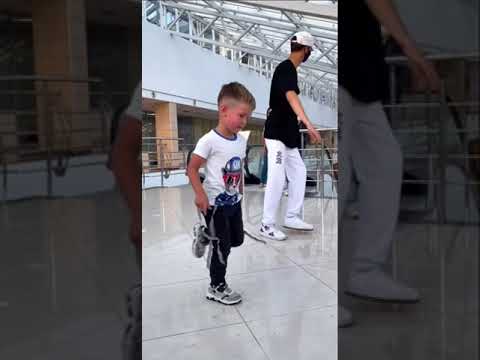 Trend de Dança TikTok criança arrasando no freestyle
