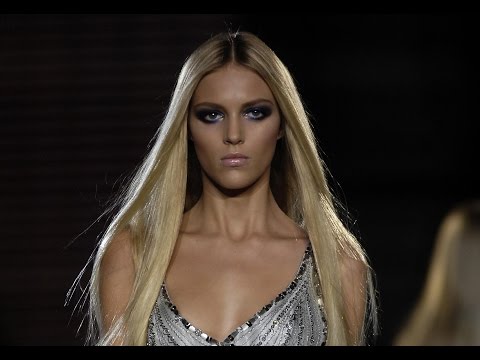 Anja Rubik Runway Throwback