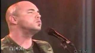 Hawksley Workman plays Don't Be Crushed