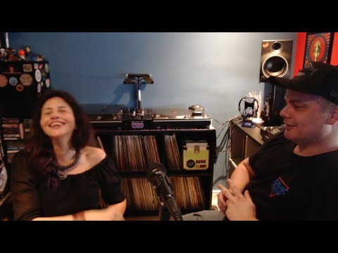 Bate papo com Paula & Booo -  Canal Twitch Cosmic Crew 2020