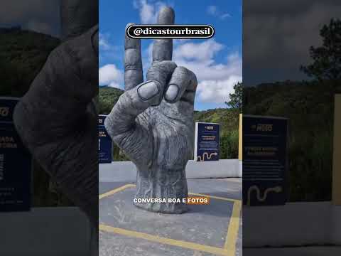 Serra do rastro da serpente , divisa Paraná com São Paulo , a estrada com 1.200 curvas. Leia LEGENDA