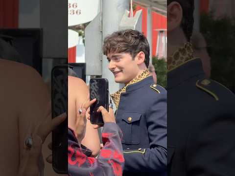 Así llegó el elenco de Stranger Things a presentar la 5ta  #netflix #series #noahschnapp #peliculas