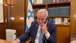 ראש הממשלה בנימין נתניהו שוחח עם אלי שרעבי ששוחרר משבי חמאס (עדכוני משרד ראש הממשלה) - התמונה מוצגת ישירות מתוך אתר האינטרנט יוטיוב. זכויות היוצרים בתמונה שייכות ליוצרה. קישור קרדיט למקור התוכן נמצא בתוך דף הסרטון