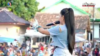 Download lagu Cinta Dan Air Mata Cover Vela Zaladara Featuring SK Group  mp3