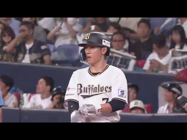 【6回裏】貴重な追加点!! バファローズ・西川龍馬 泳ぎながらも一二塁間を破るタイムリーヒット!! 2024年6月11日 オリックス・バファローズ 対 阪神タイガース