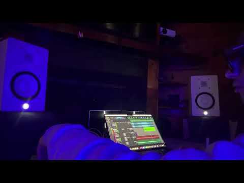 Auro Luz cutting up Trill Bans x Jakob John x Castelo Beats production