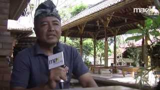 preview picture of video 'Bali AM:PM 12.2 - Nasi Ayam Kedewatan Bu Mangku, Ubud'