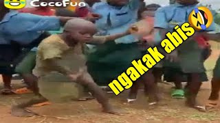 Download lagu DIJAMIN NGAKAK ! Komplikasi video jogetan lucu kocak abis mp3