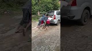 Download lagu Dorong Mobil Mogok #shorts mp3