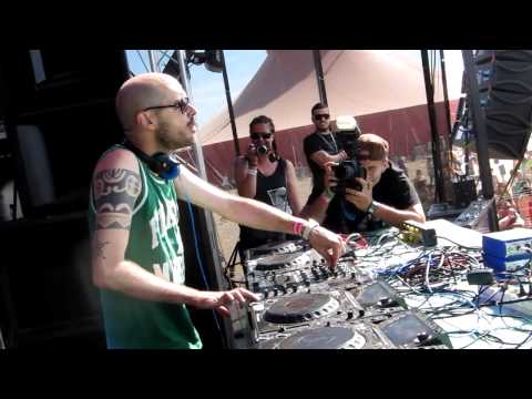 Oscar Aguilera - Live @ Monegros Desert Festival 2011.MOV