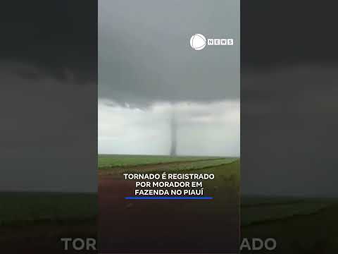 Tornado raro atinge fazenda em Piauí (Baixa Grande do Ribeiro), mas não causa danos graves.--_
