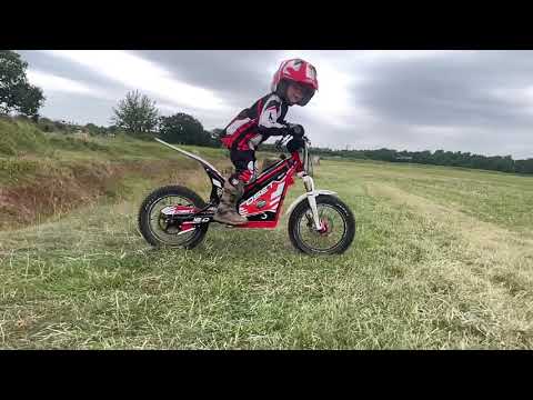 Oset bikes! Oset 16r! Practicing some wheelie’s and jumps! crashes wheelie! #oset #osetbikes