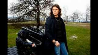 Tutti Gli Angeli Giù Dal Cielo Lyrics English Translation
