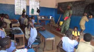 preview picture of video 'Siguiri 2015 - Écola Primaire Salésien Soundiata Keita (Guinée)'