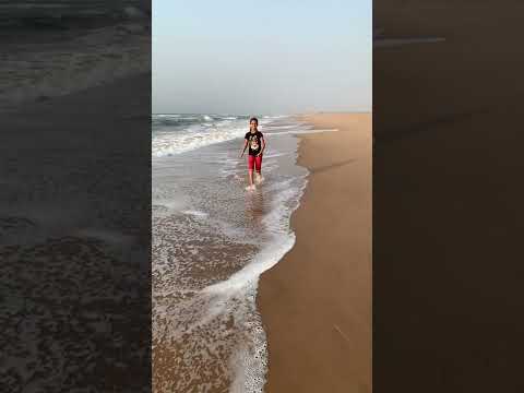 Beach lo Priyanu Bhaskar