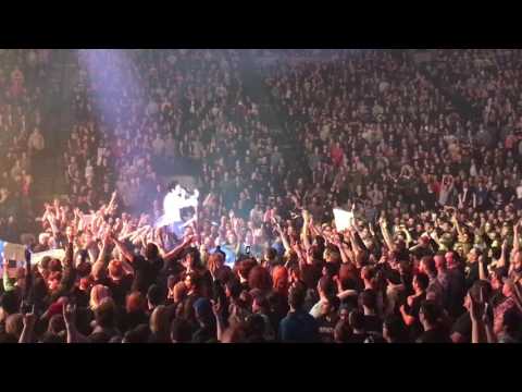 Green Day cover Knowledge by Operation Ivy live in Hamilton - fan plays guitar