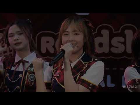 BNK48 Khamin - Aitakatta @ BNK48 13th "Iiwake Maybe" Roadshow Mini Concert [Fancam 4K 60p] 230430