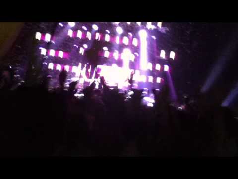 Calvin Harris ft. Rihanna - We found love - Lollapalooza Chile 2012