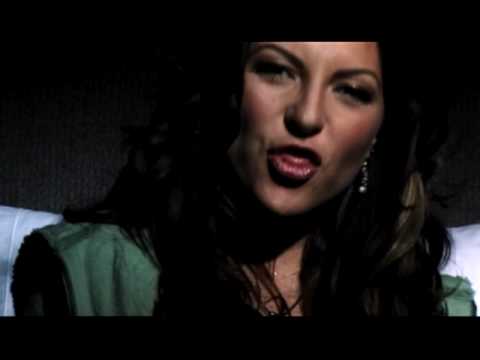 Mariana Ochoa - Me faltas tú (Official Music Video)