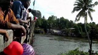 preview picture of video 'A motor Bike ride to the Payippadu Boat Race'