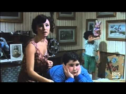 EH,mica l'ha messo in bocca! Dal film Ricchi,ricchissimi,praticamente in mutande.