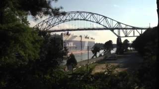 preview picture of video 'Ship barely makes it under Bourne Bridge at Cape Cod Canal'