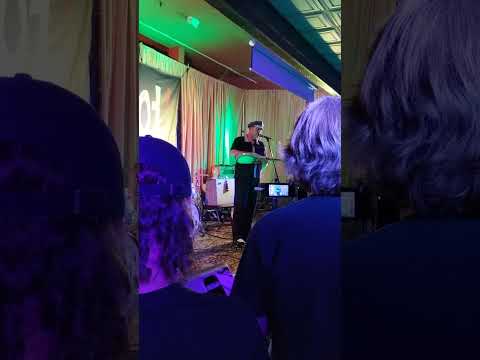 Deke Dickerson talking about his Link Wray guitar